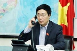 Le vice-Premier ministre et ministre des Affaires étrangères du Vietnam, M. Pham Binh Minh, a eu le 21 mai un entretien téléphonique avec le secrétaire d’État américain John Kerry. Photo : VNA