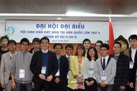 Le nouveau comité exécutif de la VSAK pour le mandat 2013-2015 (Photo: Viet Cuong/vietnamplus)
