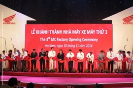 La compagnie Honda Vietnam a inauguré lundi le 10 novembre sa troisième usine de motos, implantée dans la zone industrielle de Dong Van II, province de Ha Nam(Nord). (Source : VNA)