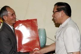 Nong Duc Manh en tournée de travail à Hai Phong