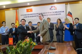 La cérémonie de signature du mémorandum sur la reconnaissance par l'AELE du statut d'économie de marché au Vietnam. (Photo: Đuc Duy/AVI) 
