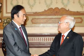 Le président du Comité populaire de Ho Chi Minh-Ville, Le Hoang Quan, a reçu mercredi le gouverneur de la préfecture japonaise de Saitama, Kiyoshi Ueda. Photo : VNA