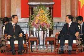 Le président du Vietnam Truong Tan Sang reçoit le ministre japonais de l'Agriculture, de la Sylviculture et de l'Aquaculture, Nishikawa Koya. Photo: VNA