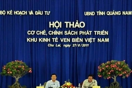 Présidium du séminaire. (Photo: Tran Tinh/AVI)