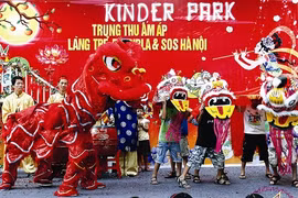 Une danse de la licorne au Têt Trung Thu (Source: VNA)