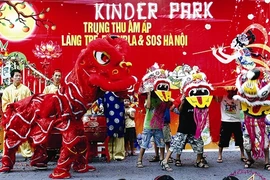 Une danse de la licorne au Têt Trung Thu (Source: VNA)
