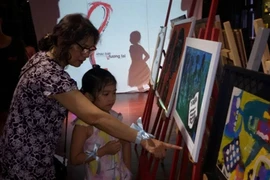 L'exposition vise à permettre à des autistes ayant des dispositions pour les arts de se faire connaître, à sensibiliser de manière positive la communauté sur l’autisme.