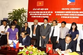 VN et Philippines signent un accord dans la pêche 