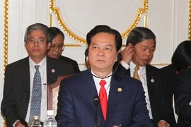 Le PM Nguyen Tan Dung et son homologue japonais Shinzo Abe. (Photo: Duc Tam/VNA)