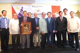 Des membres de l'Association d'amitié Vietnam-Philippines, créée récemment à Manille. (Source : VNA)