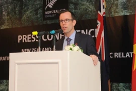L’ambassadeur de Nouvelle-Zélande au Vietnam, Haike Manning, prend la parole lors de la conférence de presse. (Source : NDEL/VNA)