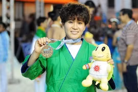 L'athlète vietnamienne Van Ngoc Tu remporte une médaille d'or lors des 4es Jeux de plage asiatiques. Photo : internet