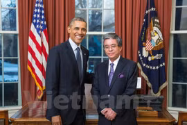 Le président américain Barack Obama et l'ambassadeur vietnamien Pham Quang Vinh (droite). (Photo: Thanh Tuấn/Vietnam+)