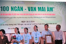 Le programme caritatif «100.000 dôngs - 10.000 maisons» a été lancé le 30 mars à la Maison culturelle du Cinéma de Hô Chi Minh-Ville. Photo : VOV
