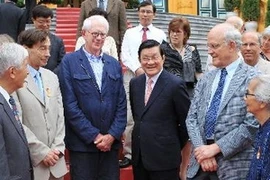 Le président Truong Tan Sang reçoit les scientifiques internationaux participant aux Rencontres du Vietnam. Photo : VNA