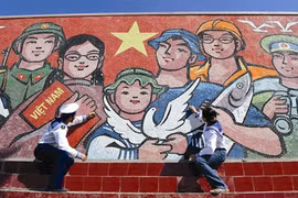 La fresque installée à droite de l'embarcadère de l’île de Truong Sa Lon (Source: VNA)