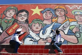 La fresque installée à droite de l'embarcadère de l’île de Truong Sa Lon (Source: VNA)