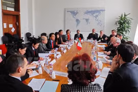 La conférence-bilan de mise en oeuvre du plan d’action Vietnam-Italie 2013-2014 et du plan d’action bilatéral 2015-2016, organisée jeudi à Rome par l’ambassade du Vietnam et le ministère italien des Affaires étrangères. Photo : VNA
