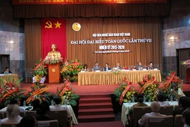 Vue générale du VIIe Congrès national de l’Association vietnamienne des lettres et des arts folkloriques, le 27 mai à Hanoi.