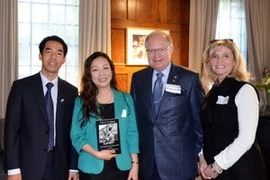 La docteure Nguyên Dài Trang à la cérémonie marquant la présentation de son 2e livre sur le Président Hô Chi Minh tenue au Canada. Photo : VNA 