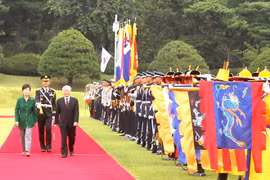 La présidente sud-corénne Park Geun-hye et le secrétaire général du PCV Nguyen Phu Trong, (Photo : Trí Dũng/VNA)