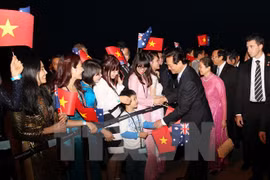 Le PM Nguyen Tan Dung et les Viet kieu en Australie. (Source: VNA)