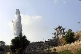 La statue de Kouan Yin de la pagode Linh Ung-Bai But de Da Nang. Photo : VNA