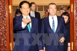 Le Premier ministre vietnamien Nguyen Tan Dung et son homologue russe Dmitri Medvedev.