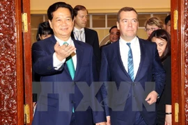 Le Premier ministre vietnamien Nguyen Tan Dung et son homologue russe Dmitri Medvedev.