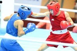 La boxeuse Le Thi Bang (droite) et son adversaire indienne (gauche) lors de la demi-finale dans la catégorie des moins de 51 kg. Photo : internet