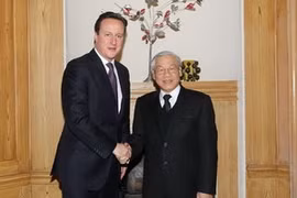 Le PM M. David Cameron accueille le chef du PCV Nguyen Phu Trong. (Photo: Tri Dung/AVI) 