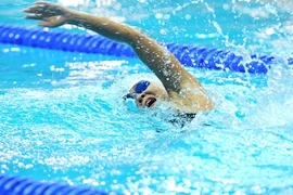La jeune et talentueuse nageuse vietnamienne Nguyên Thi Anh Viên a remporté 15 médailles d'or lors des VIIes Jeux sportifs nationaux à Nam Dinh (Nord). Photo : Minh Duc/VNA/CVN 