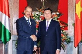 Le président Truong Tan Sang et son homologue seychellois, James Alix Michel. (Photo: Nguyen Khang/VNA)
