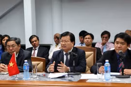 Le ministre vietnamien de la Construction, Trinh Dinh Dung, président du sous-comité de coopération Vietnam-Cuba, prononce un discours d'ouverture. 