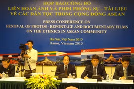 Conférence de presse sur le lancement du Festival de photos et films documentaires sur les ethnies de l’ASEAN, le 4 juin à Hanoi. (Source : VNA)