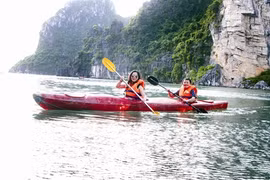 La baie de Ha Long en kayak 