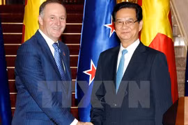 Le Premier ministre néo-zélandais achève sa visite officielle au Vietnam