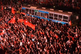 Myanmar : le régime sortant promet de "transférer le pouvoir pacifiquement"