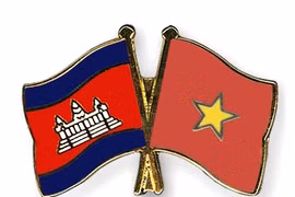 Long An : cadeaux à des habitants démunis à Phnom Penh