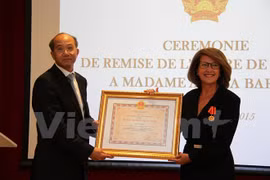 Remise de l’Ordre de l’Amitié à l’ancienne directrice régionale Asie-Pacifique de l’OIF 
