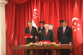 Singapour : le Premier ministre Lee Hsien Loong prête serment