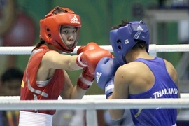 Les boxeuses en mettent plein la vue aux jeunes