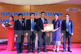 La compagnie d'assurances LAP contribue aux relations Vietnam-Laos