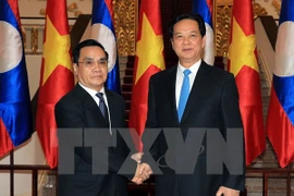 Entretien entre les deux PM vietnamien et laotien