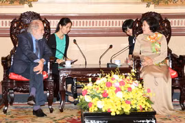 Le Royaume-Uni s’intéresse ​aux projets ferroviaires métropolitains à HCM-Ville