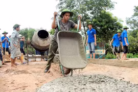 Echange entre les jeunes vietnamiens et cambodgiens 