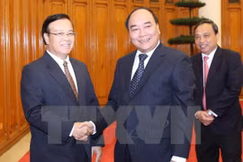 Le vice-PM Nguyen Xuan Phuc appuie les projets d'investissement du Vietnam au Laos 