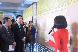Exposition sur des "môc ban" et des "châu ban" à Hanoi