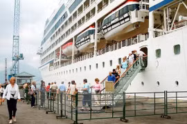 Le port de Chân Mây accueille plus de 4.000 croisiéristes étrangers