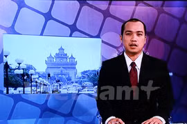 La Télévision nationale du Laos diffuse un journal télévisé en vietnamien 